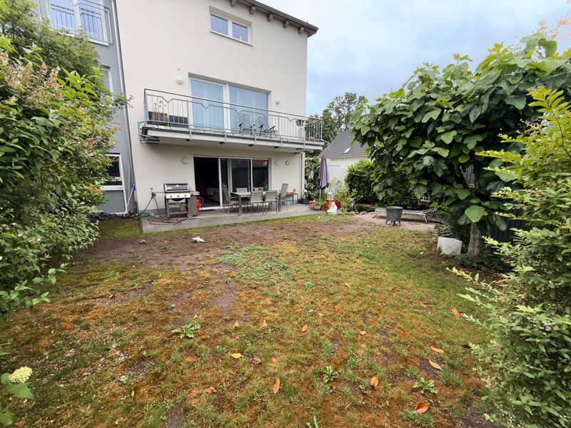 5,5 Zimmer Wohnung mit Garten und Garage